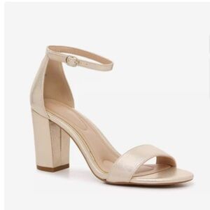 Kelly & Katie Hailee Sandal  Sz 7.5